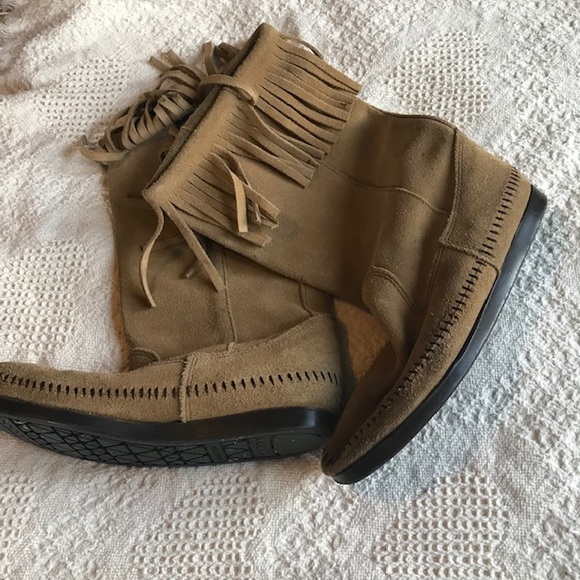Minnetonka Shoes - Tan fringe Minnetonka boots size 10
